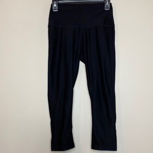 Tesla Capri Yoga Leggings Size M